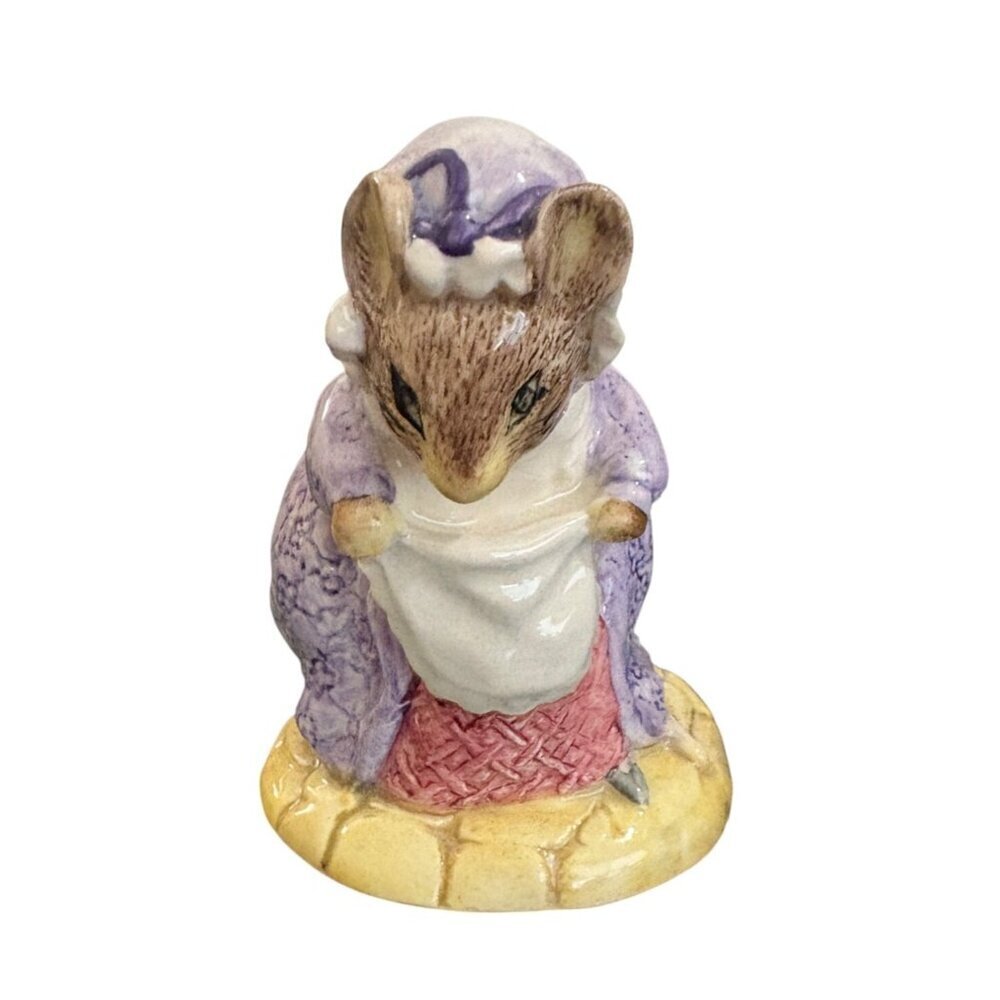 Royal Albert Lady Mouse Made a Curtsy Beatrix Potter Figurine, Royal Albert, 199